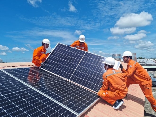 Về vốn vay, dự thảo mới của Bộ Công Thương đề xuất chuyển hình thức cho vay từ ngân hàng thương mại sang Ngân hàng Chính sách xã hội, với lãi suất 8,4%/năm, nợ quá hạn tính 130% lãi suất cho vay và thời hạn vay tối đa 3 năm.    