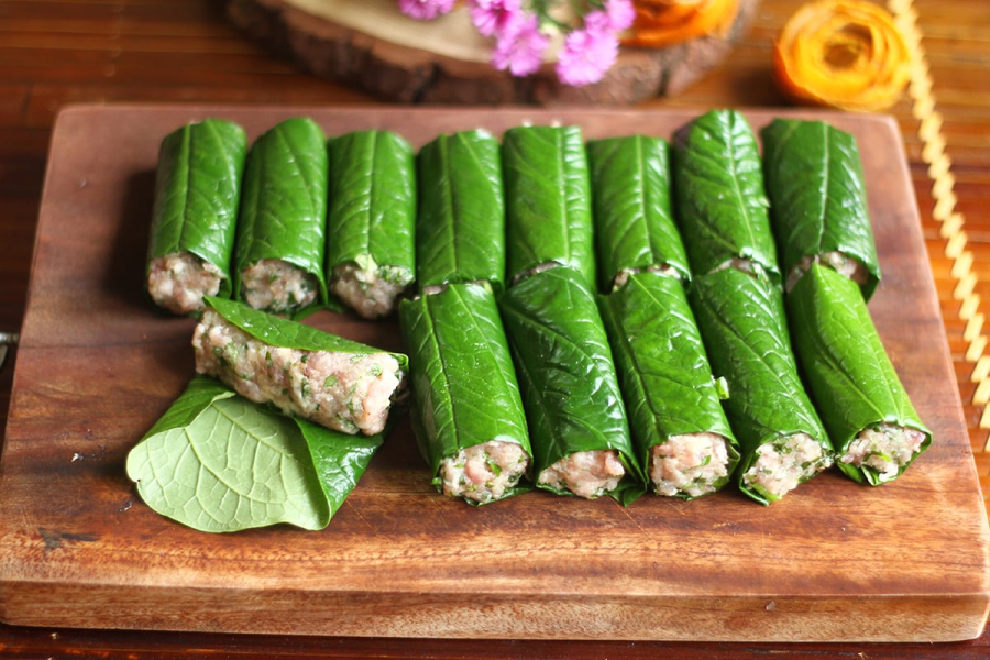 Cách cuốn chả lá lốt xanh mướt