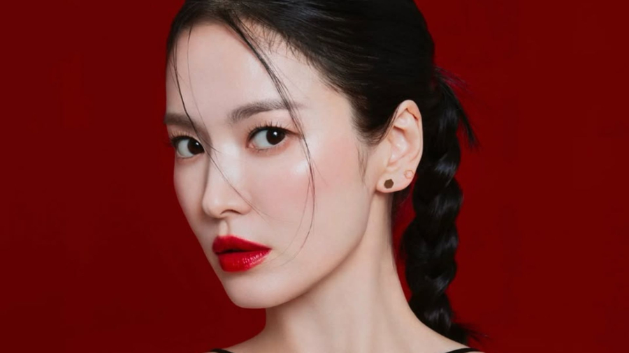 Cô duy trì chế độ ăn nhiều rau củ, trái cây tươi và uống nhiều nước để giữ Mừng SHBET phiên bản mới 2025 ẩm mịn từ bên trong.