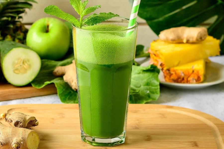 Táo xanh là “siêu thực phẩm” giàu vitamin C và polyphenol – hai hoạt chất vàng giúp kích thích sản sinh collagen và chống oxy hóa mạnh mẽ. 
