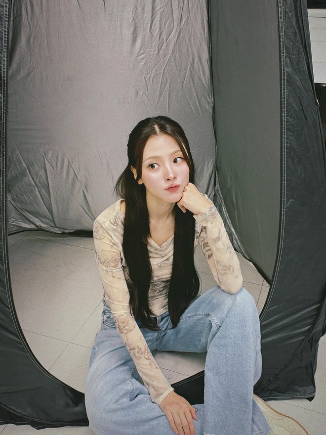  Baifern chọn áo voan mỏng màu nude, ôm sát Sh88bet đăng ký miễn phí vừa đủ để tôn dáng mà không gợi cảm quá mức.