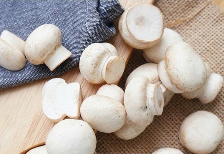 Nấm trắng có khả năng giữ nước, dưỡng ẩm và kích thích quá trình sản sinh collagen