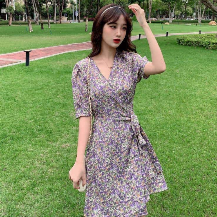 Váy quấn, váy bodycon hay váy bút chì là những lựa chọn kinh điển cho vóc dáng này.