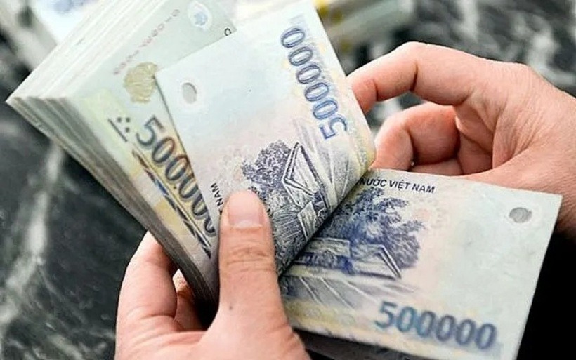  Mức giảm trừ cho bản thân người nộp thuế tăng từ 11 triệu đồng/tháng lên khoảng 13,3 triệu đồng/tháng; mức giảm trừ cho mỗi người phụ thuộc tăng từ 4,4 triệu lên 5,3 triệu đồng/tháng.