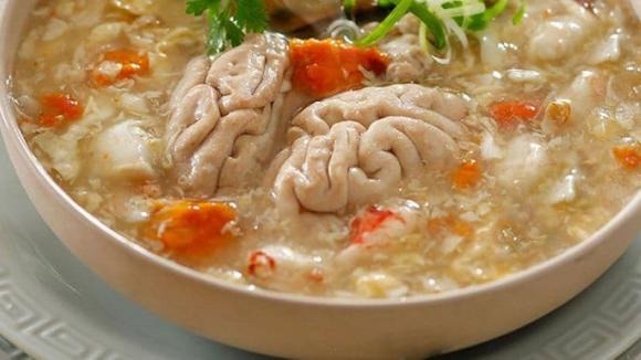 Ngay cả người khỏe mạnh cũng nên hạn chế tối đa việc ăn óc lợn.