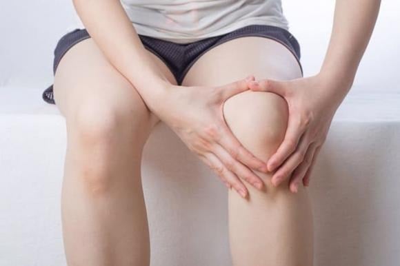 Khác với đau khớp thông thường, viêm khớp dạng thấp là bệnh tự miễn — hệ miễn dịch của Sh88bet đăng ký miễn phí tấn công chính các mô khớp, gây viêm, sưng và biến dạng khớp theo thời gian.    