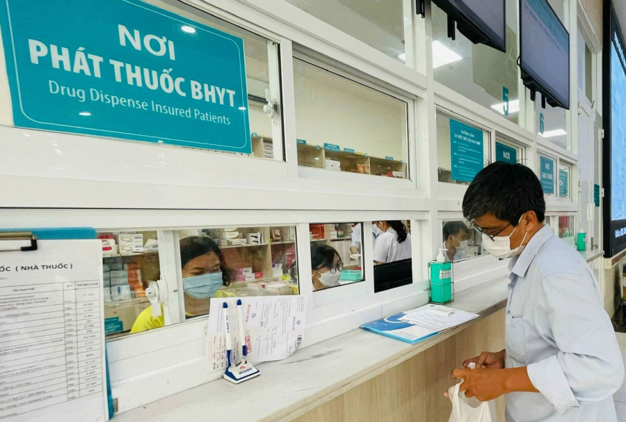 Vì vậy, mọi yêu cầu người dân nộp tiền để đổi nơi đăng ký khám, chữa bệnh BHYT ban đầu đều vi phạm pháp luật.    