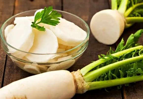 Hãy chọn củ có vỏ trắng sáng, mịn và hơi bóng. 