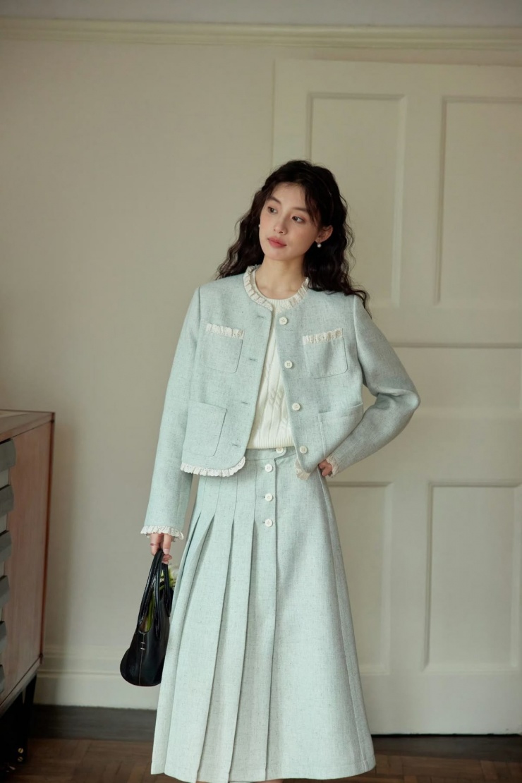   Nếu muốn tiết kiệm thời gian buổi sáng, váy áo đồng bộ chính là lựa chọn lý tưởng. 