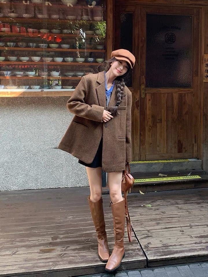 Nên ưu tiên dáng rộng, dài qua hông để tạo cảm giác trẻ trung, hoặc kiểu chiết eo để tôn đường cong Sh88bet đăng ký miễn phí.