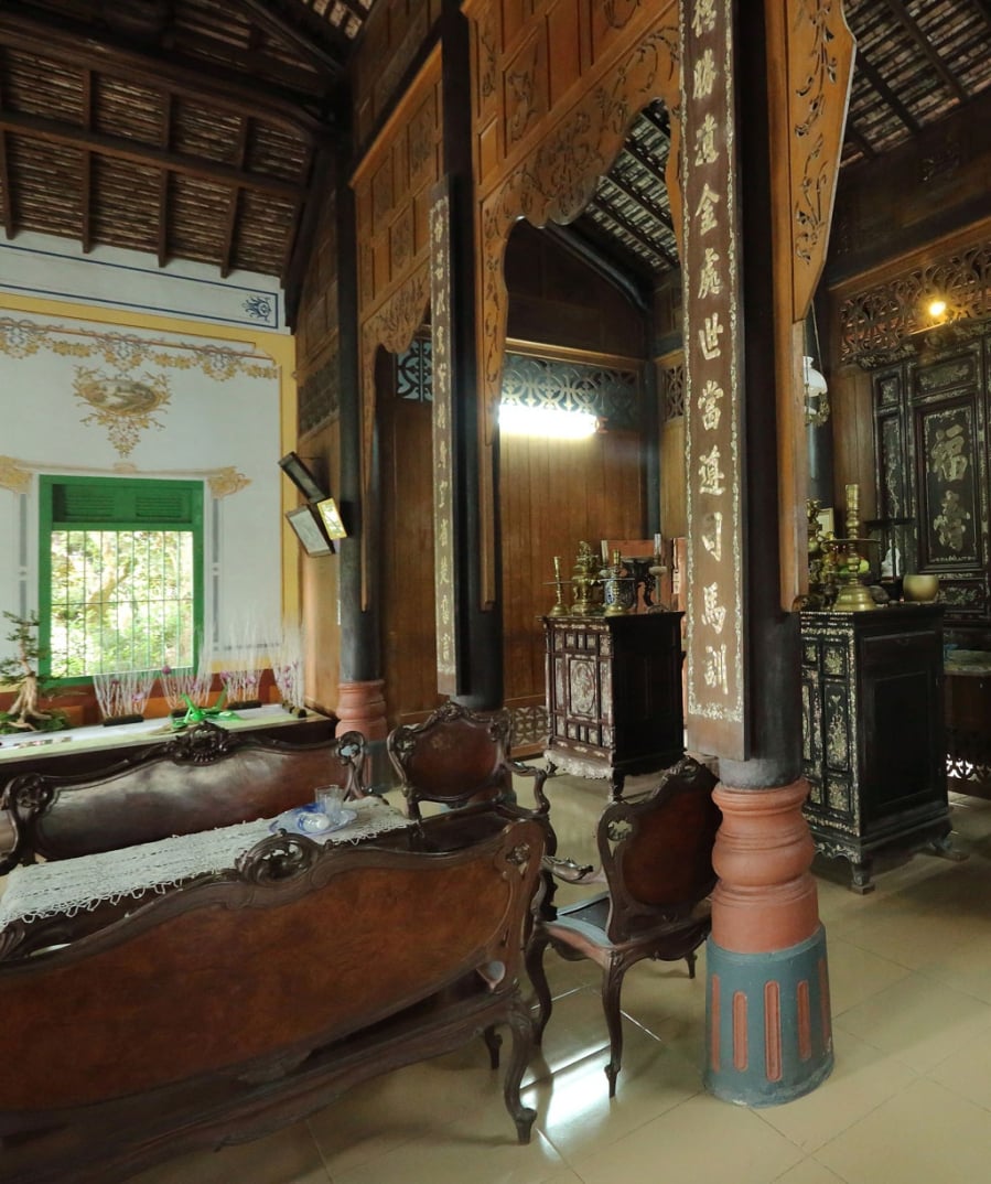 Theo phong thủy, trung cung (giữa nhà) chính là trái tim năng lượng – nơi hội tụ, điều hòa và lan tỏa dương khí đến toàn bộ các khu vực khác. 