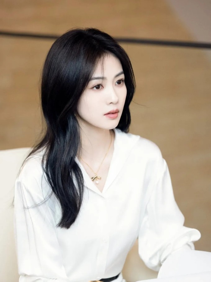 Việc dưỡng ẩm đều đặn giúp củng cố hàng rào bảo vệ da, tránh mất nước