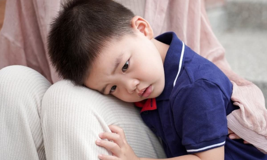 Không can thiệp vào mọi khó khăn của con    