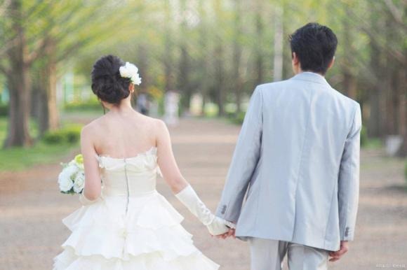 Cha mẹ là người từng trải, có kinh nghiệm sau nhiều năm chung sống, song điều đó không đồng nghĩa với việc họ nên áp đặt những quan điểm tiêu cực hoặc lệch lạc về hôn nhân cho con cái.    