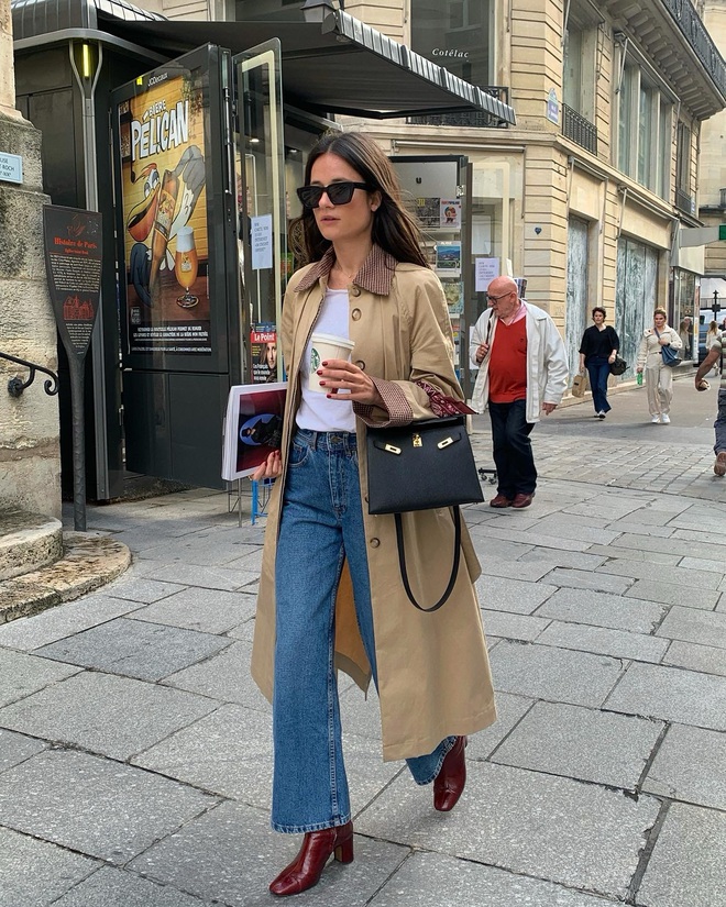 Trench coat được xem là chiếc áo khoác “kinh điển” mà mọi cô gái yêu thời trang đều nên có.