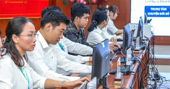 Trường hợp có hệ số phụ cấp chức vụ từ 1,25 đến dưới 1,30: đi công tác tại các thành phố trực thuộc Trung ương được thanh toán 2.000.000 đồng/ngày/phòng; đi công tác tại các tỉnh còn lại hoặc trong tỉnh Cao Bằng được thanh toán 1.800.000 đồng/ngày/phòng.    