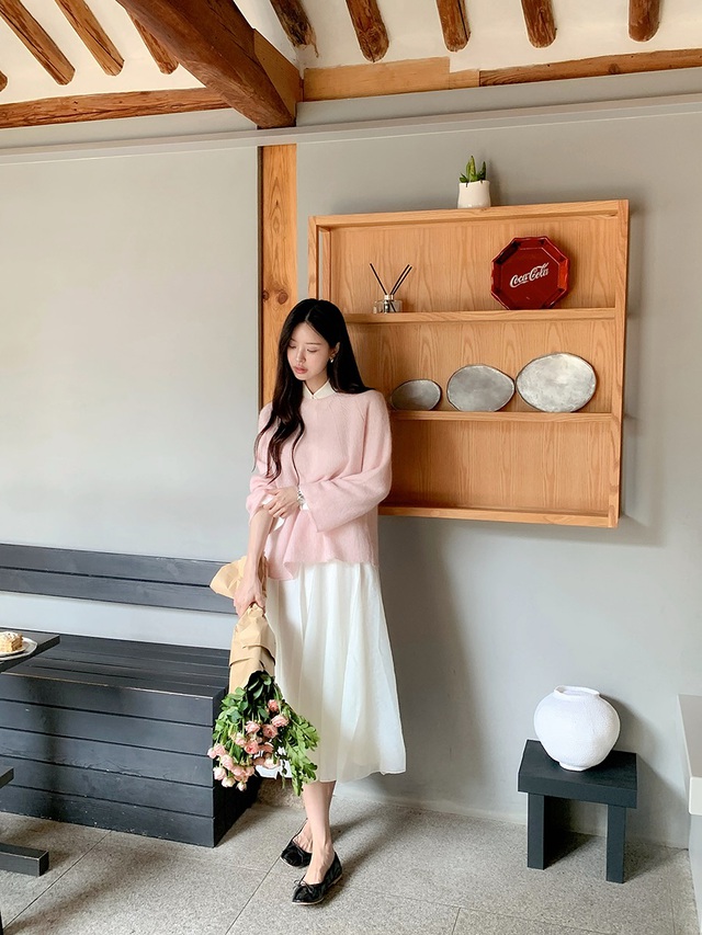  Để bộ Shbet999 com đăng nhập trông hài hòa, nên chọn giày búp bê màu trung tính hoặc be sáng – vừa nhã nhặn vừa tinh tế.