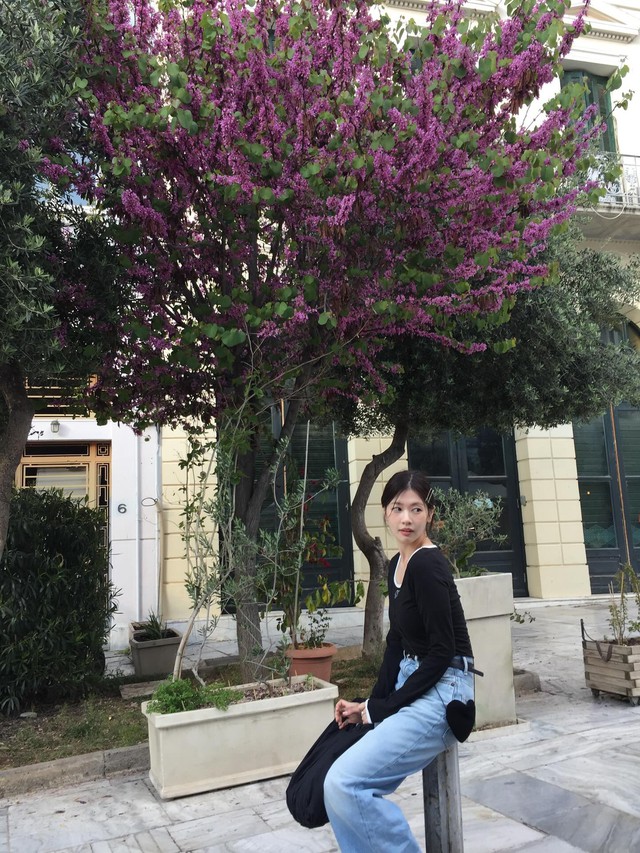 Jung So Min cũng thường chọn những set đồ đen toàn tập để tôn dáng và mang lại cảm giác sang trọng.