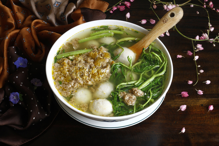 Bát canh cua nấu rau rút – Shbet0099 cá cược trực tuyến dân dã mang hương vị đồng quê, được nhiều Shbet111 slot, casino, thể thao, xổ số Việt ưa chuộng trong những ngày hè nóng bức.