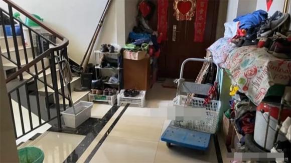 Lối vào chính là “bộ mặt” của ngôi nhà. Đây là nơi khách nhìn thấy đầu tiên, đồng thời cũng là cổng đón năng lượng vào nhà. 