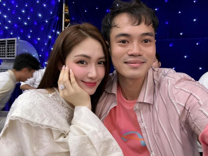 Hòa Minzy công khai số tiền trả nợ cho Văn Toàn