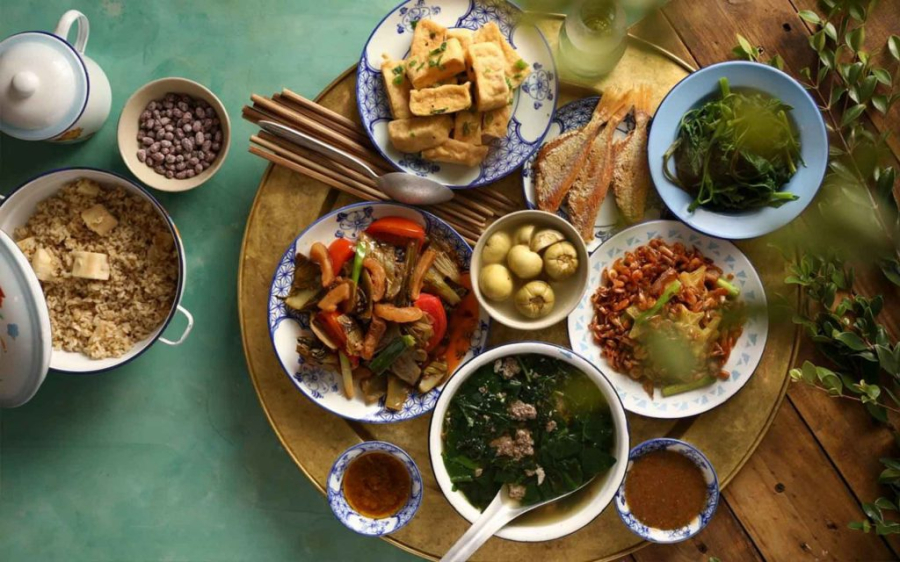 Gian bếp gọn gàng, ấm cúng, có hơi người    