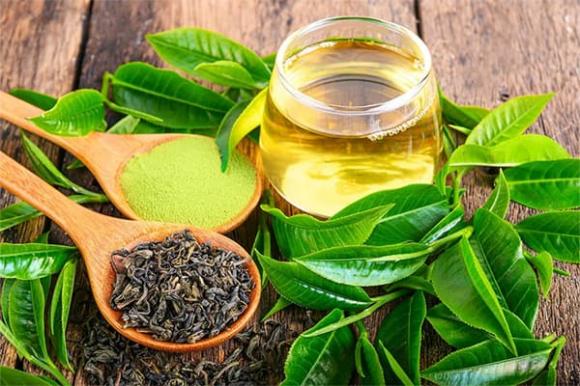 Trà xanh và trà đen đều được xem là lựa chọn tuyệt vời cho người mắc rối loạn mỡ máu. 