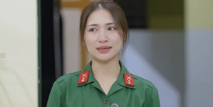 Hòa Minzy bật khóc thừa nhận cô đơn  