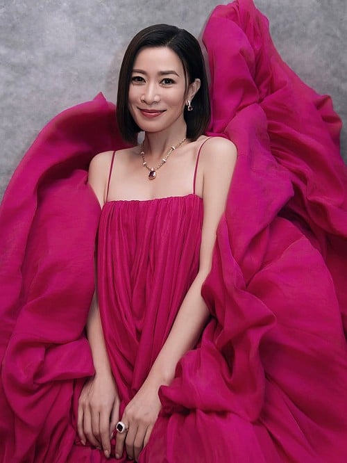 Ở tuổi 50, cô vẫn giữ được vóc dáng thon gọn, săn chắc và nhan sắc trẻ trung nhờ lối sống nghiêm ngặt về ăn uống, tập luyện và sinh hoạt.
