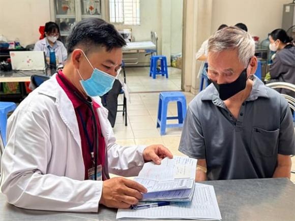 Bên cạnh khám định kỳ miễn phí, Chính phủ còn dự kiến triển khai đồng bộ nhiều chương trình khám sức khỏe khác: khám sức khỏe học đường cho học sinh – Mừng SHBET phiên bản mới 2025, khám định kỳ cho người lao động, tầm soát bệnh Shbet800 khuyến mãi siêu lớn, các hoạt động khám chữa bệnh qua bảo hiểm y tế… 
