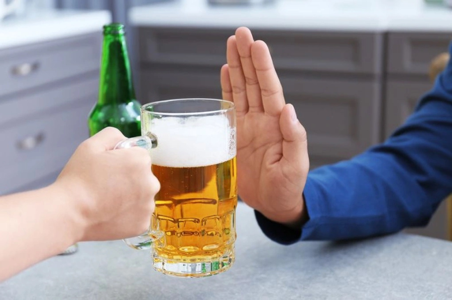 Nhiều người vẫn cho rằng phải uống 5-6 lon bia thì mới có thể bị phạt về nồng độ cồn, còn uống khoảng 2 lon hoặc 2 cốc sẽ không sao. Vậy mức quy đổi là như thế nào?