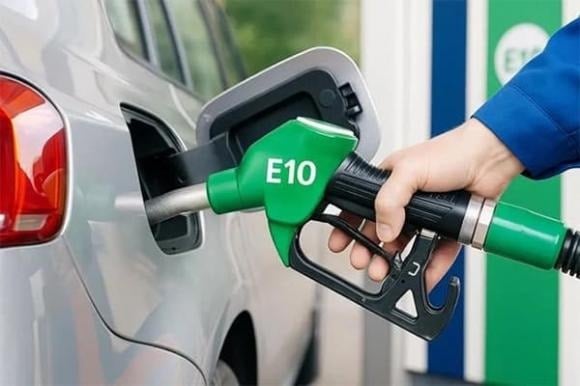 Một điểm đáng chú ý là Thông tư 50 vẫn cho phép phối trộn và sử dụng xăng E5 RON 92 cho động cơ xăng đến hết 31/12/2030, giúp doanh nghiệp và người dân có thời gian thích ứng với chính sách mới.    