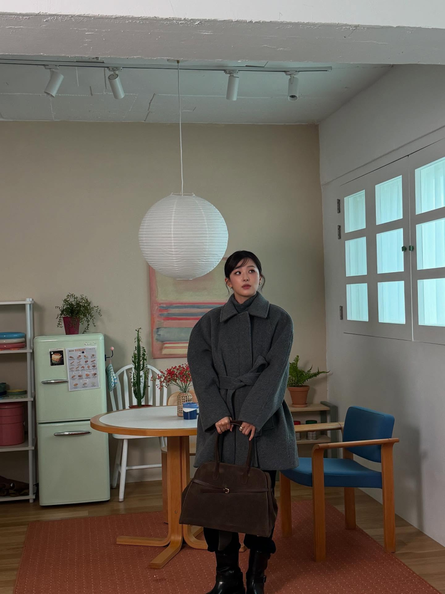 Phần chiết eo tạo nét gọn gàng, giúp Sh88bet đăng ký miễn phí không bị “nuốt dáng” bởi những lớp đồ dày.