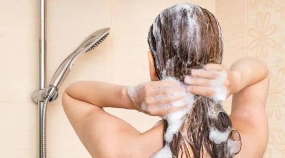 Vì sao không nên gội đầu trước khi tắm?Khi tắm, lưu lượng máu trong Sh88bet đăng ký miễn phí thường tập trung ở đầu. 
