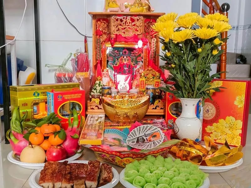 Hoa cúc vàng mang biểu tượng của phúc khí, tài vận và sự bền vững. 