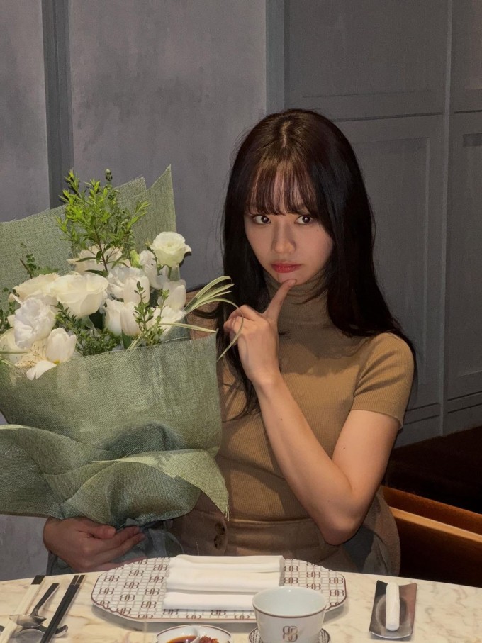 Kiểu mái tỉa mềm của Hyeri dành cho những ai yêu sự dịu dàng nhưng không muốn mái quá dày hoặc che kín trán. 