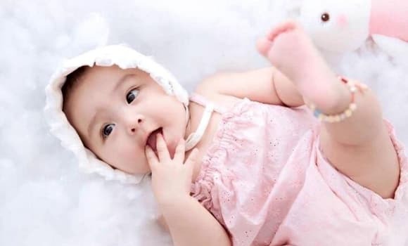 Theo quy định của Bộ luật Dân sự Việt Nam, công dân phải có họ tên bằng tiếng Việt hoặc tiếng dân tộc trong nước và không được xâm phạm quyền, lợi ích hợp pháp của người khác. 