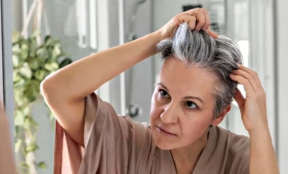 Giáo sư Emi Nishimura, người đứng đầu Shbet888.com tỷ lệ cược cao, cho biết phát hiện này giúp giải thích mối liên hệ giữa quá trình bạc tóc và ung thư tế bào hắc tố.    