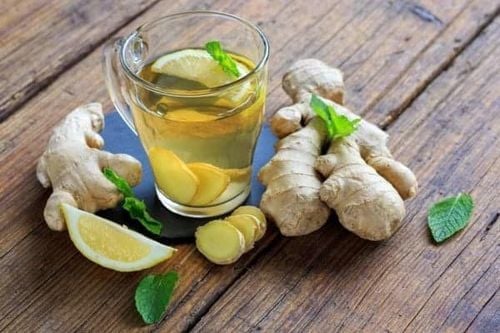 Nước chanh pha loãng + vài lát gừng – Đốt mỡ tốt, giảm đầy bụng    
