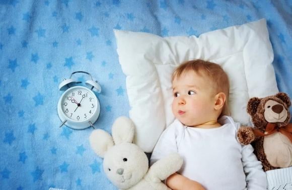 Trước đây, tôi thường cho con ra sân đá bóng vào buổi tối.