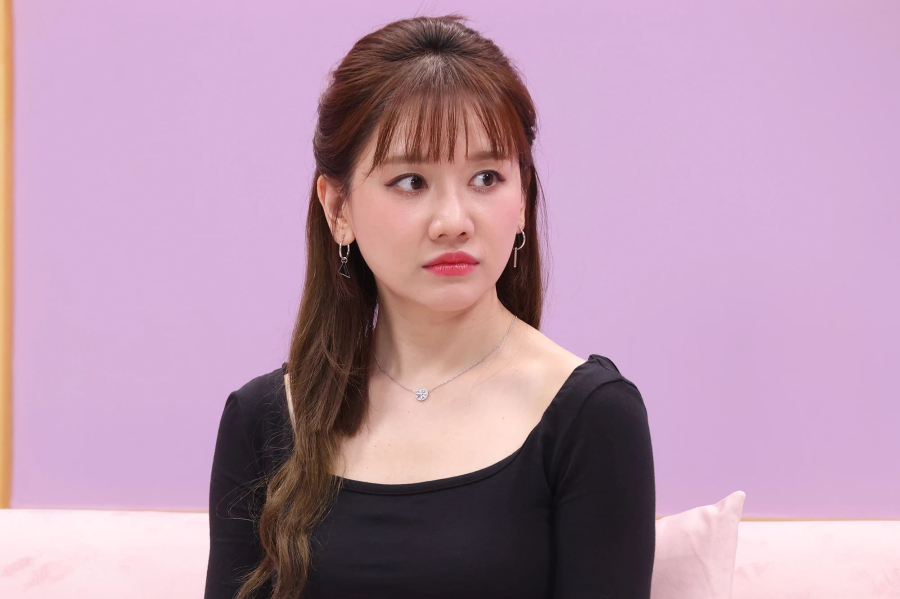 Hari Won luôn là gương mặt gây chú ý trong showbiz Việt nhờ vẻ ngoài trẻ trung và Mừng SHBET phiên bản mới 2025 trắng mịn nổi bật. 