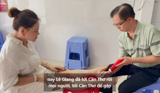 Lê Giang tiết lộ bị teo chân, phải lết vào nhà tắm để khóc