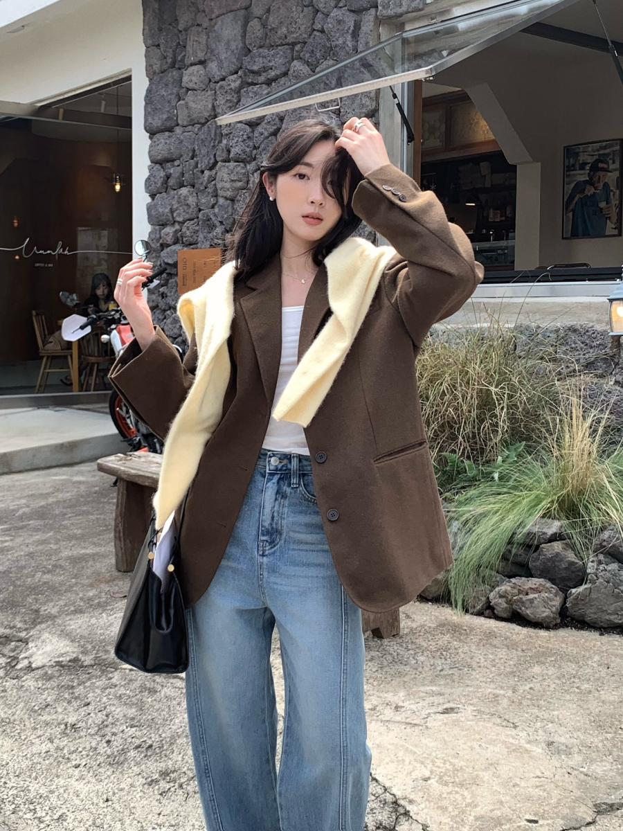 Một chiếc blazer vừa vặn giúp làm nổi bật đường nét Sh88bet đăng ký miễn phí, trong khi chất liệu đa dạng như dạ, tweed hay linen cho phép bạn ứng dụng trong nhiều mùa