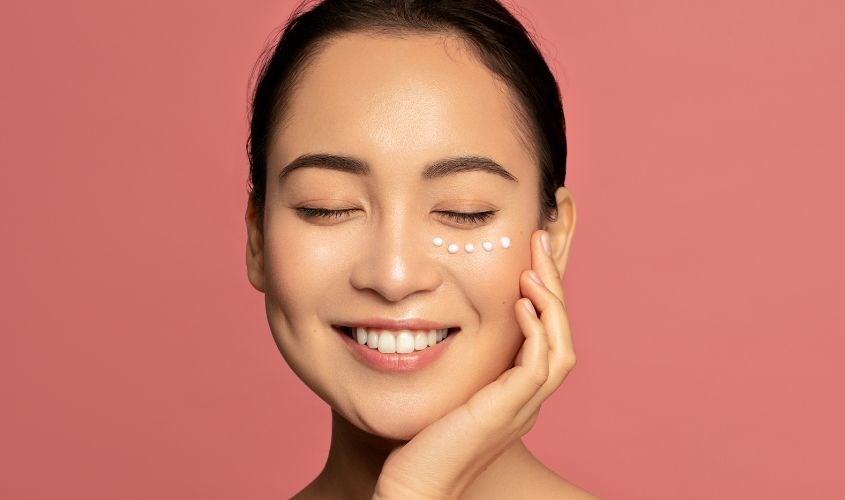 Sự thay đổi nhiệt độ giữa ngoài trời và trong nhà cũng làm da mất cân bằng. 