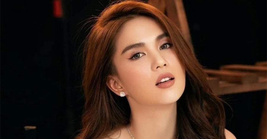 Bước trung tâm trong quy trình làm đẹp của nữ diễn viên là Shbet999 Casino trực tuyến da body.