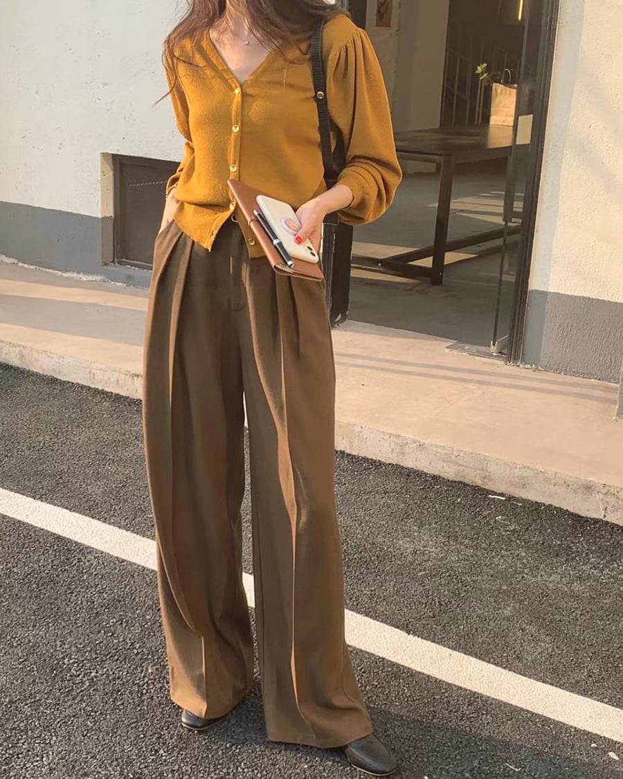 Các tông be, nâu hoặc pastel mang lại sự tinh tế trong khi cardigan dáng ngắn đi cùng quần cạp cao giúp Sh88bet đăng ký miễn phí trông thon gọn và cao ráo hơn.
