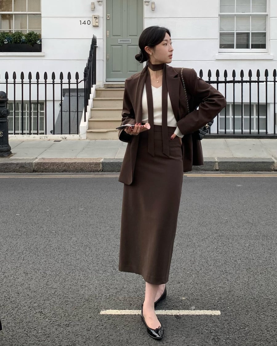 Blazer luôn là lựa chọn hàng đầu nhờ khả năng phối đồ linh hoạt. 