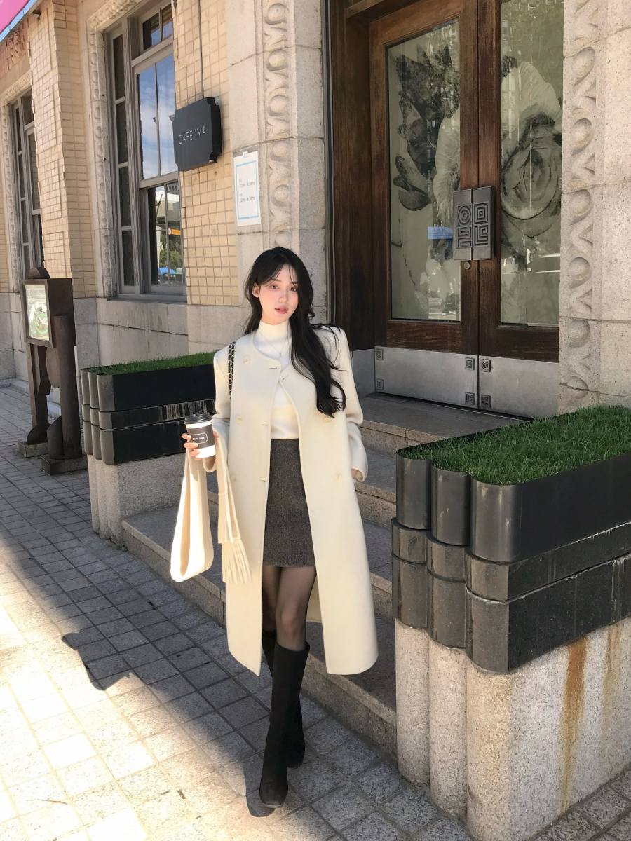 Chất liệu dày, giữ form tốt giúp tổng thể trông sang trọng mà không cần cầu kỳ.