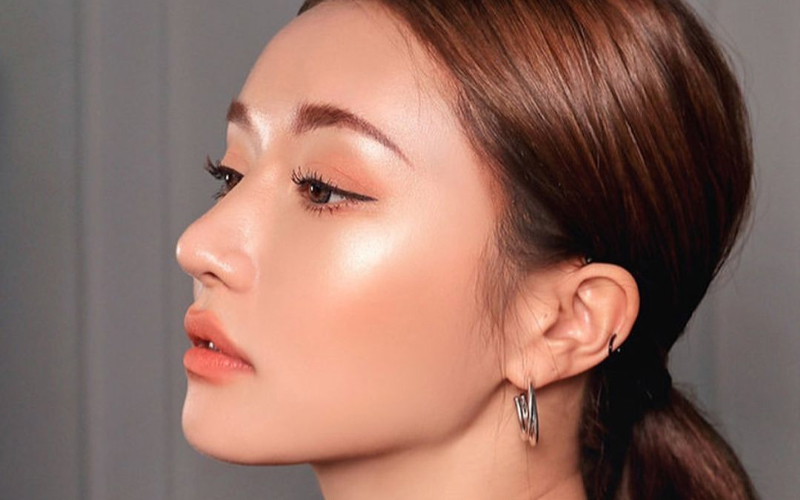 Một lớp nền căng mịn luôn là yếu tố giúp khuôn mặt trở nên rạng rỡ và mang lại bề mặt lý tưởng cho mọi kiểu trang điểm.