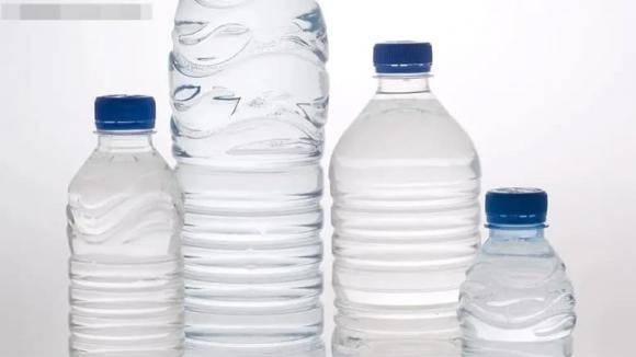 Một số Shbet888.com tỷ lệ cược cao cho thấy uống trên 1.500 ml nước khoáng kiềm nhẹ mỗi ngày có thể cải thiện đáng kể hiệu quả thải trừ axit uric, khiến đây trở thành lựa chọn tốt cho những người có nồng độ axit uric cao.